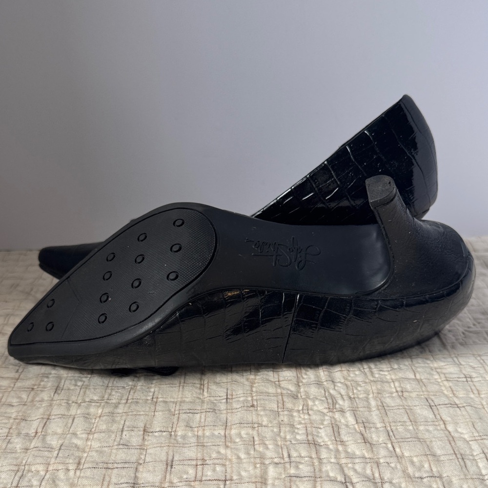 Black Life Stride Crocodile Pattern - image 10